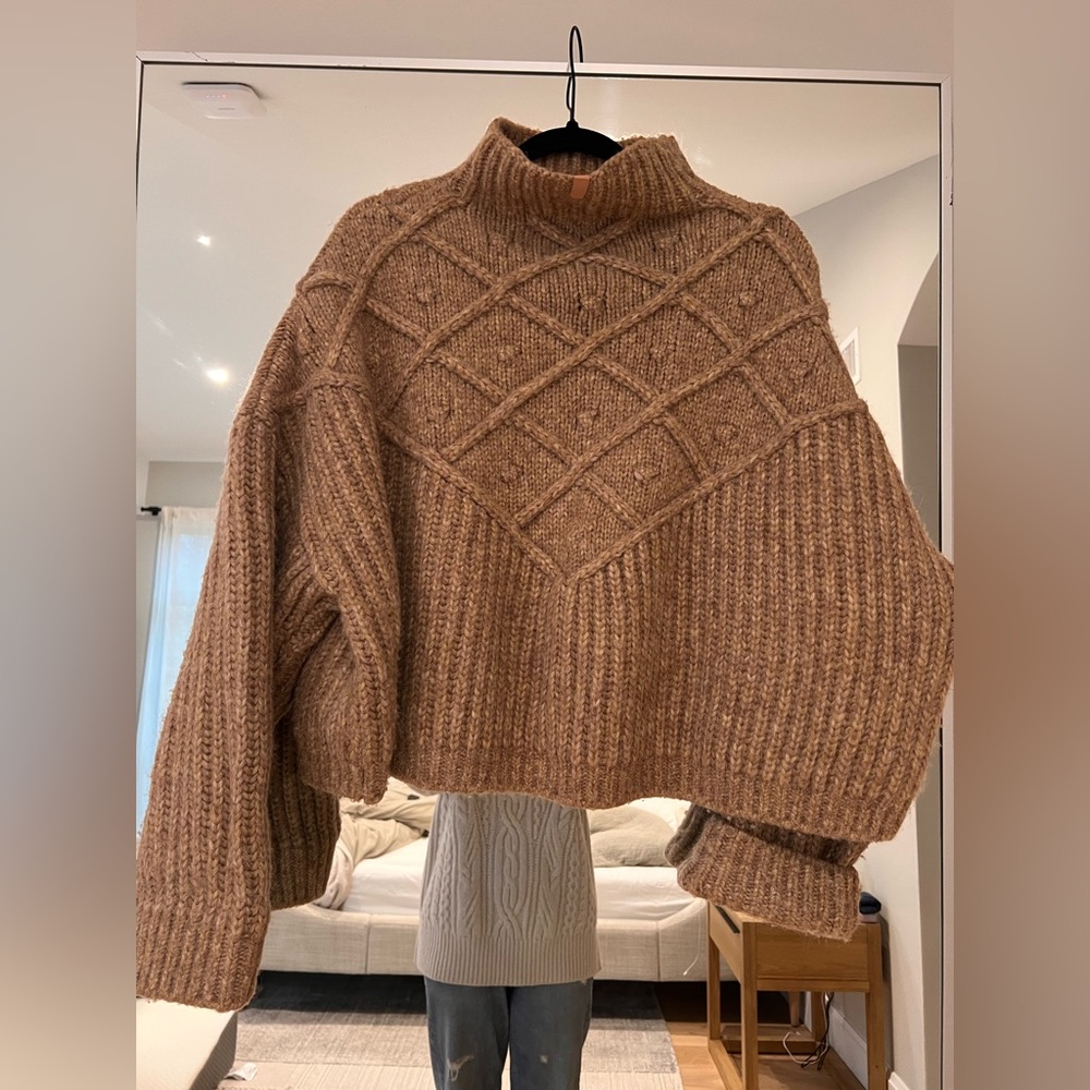 🔥🔥Lunya Chunky Alpaca Cable Knit Sweater. Size. M - Picture 4 of 13